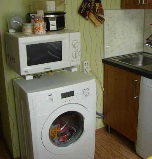 pračka v kuchyni