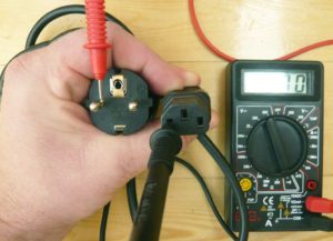 controlla il filo con un tester