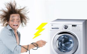 stroj způsobí úraz elektrickým proudem