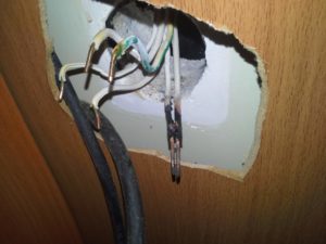 špatná elektroinstalace