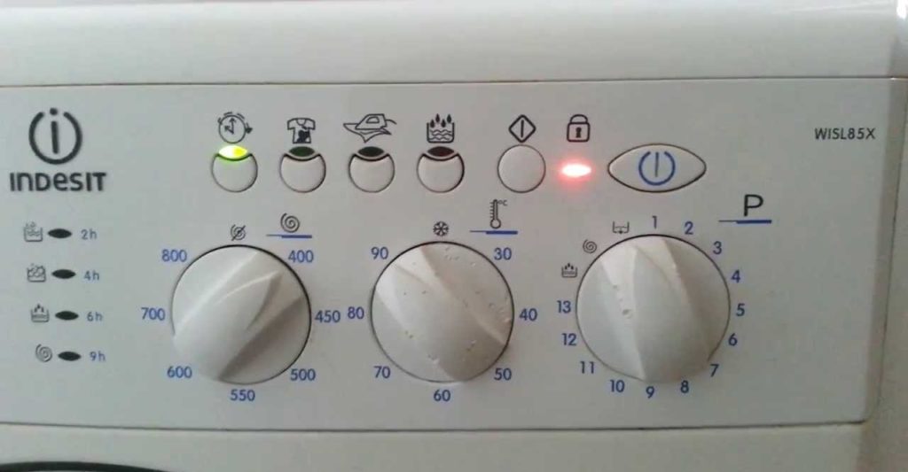 chyba F08 na pračce Indesit