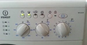 chyba f12 na pračce Indesit bez displeje