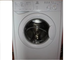 Indesit WIUN 105 pohled zepředu