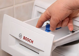 zásobník na prášek v SM Bosch