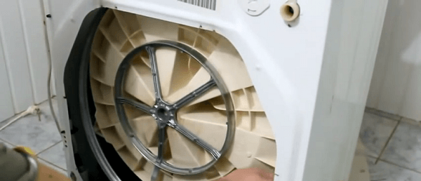 Vista posterior SM Indesit