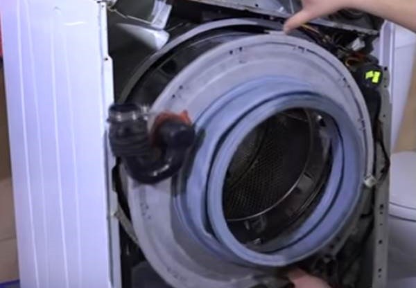 sejměte přední stěnu SM Beko