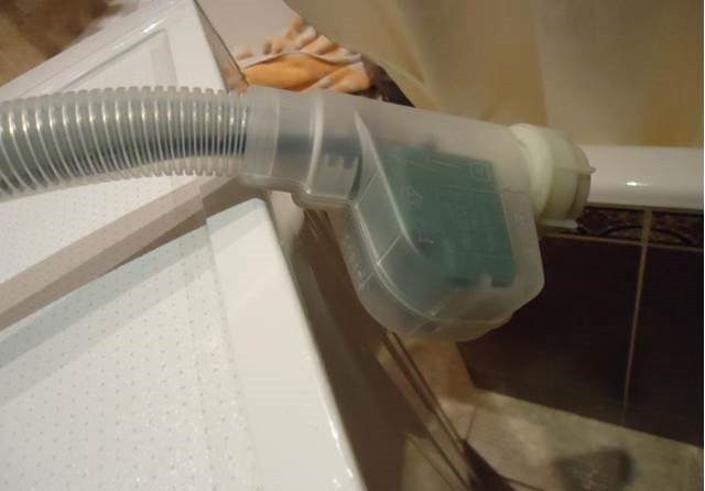 pračka s hadicí aquastop