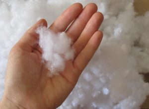 Pokud se výplň znehodnotí, můžete si koupit novou a polštář naplnit
