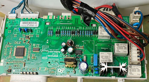ovládací panel potřebuje opravu