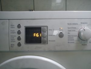 Chyba F61 v pračce Bosch
