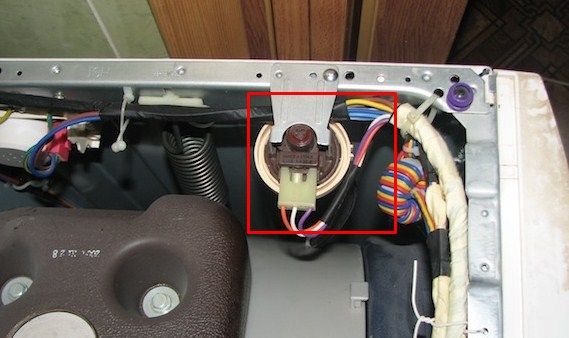 Pressostat uvnitř krytu SM LG