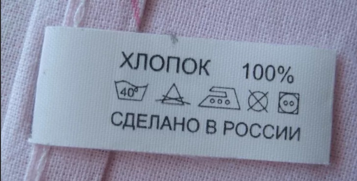 informace na pastelovém štítku