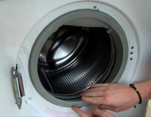 Jak nasadit manžetu na buben pračky Indesit?