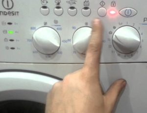 Jak restartovat pračku Indesit?