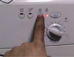 Jak resetovat program na pračce Indesit?