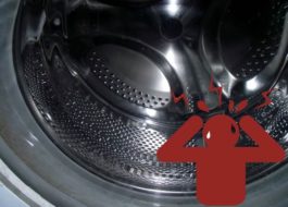 V pračce Indesit skřípe buben