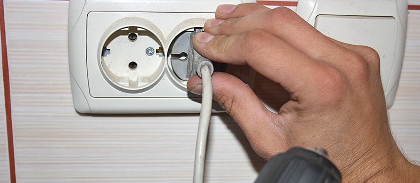 síťový kabel je poškozen 