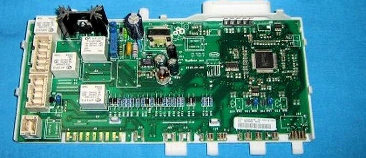 Ovládací panel Indesit potřebuje opravu