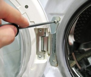 Jak odstranit dvířka pračky Samsung?
