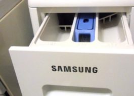 Kam nalít tekutý prášek v pračce Samsung