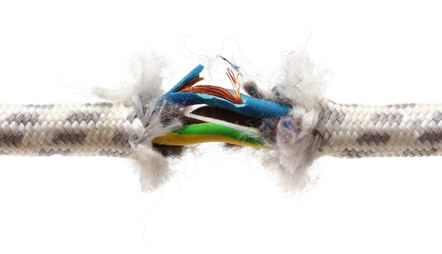 špatná elektroinstalace
