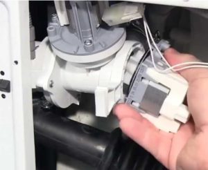 Jak vyměnit vypouštěcí čerpadlo na pračce Atlant?