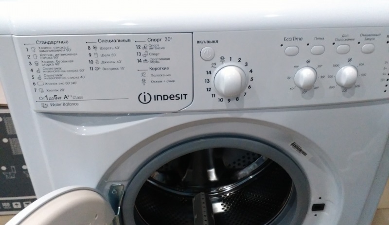 jednoduchý a levný Indesit