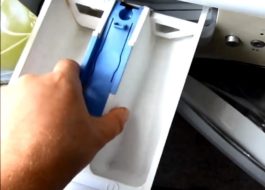 Jak vyjmout zásobník na prášek z pračky Beko