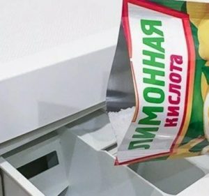 Při jaké teplotě mám čistit pračku kyselinou citronovou?