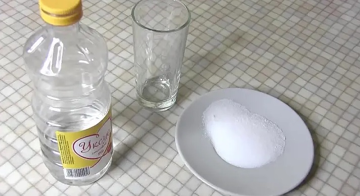 pomůže jedlá soda a ocet