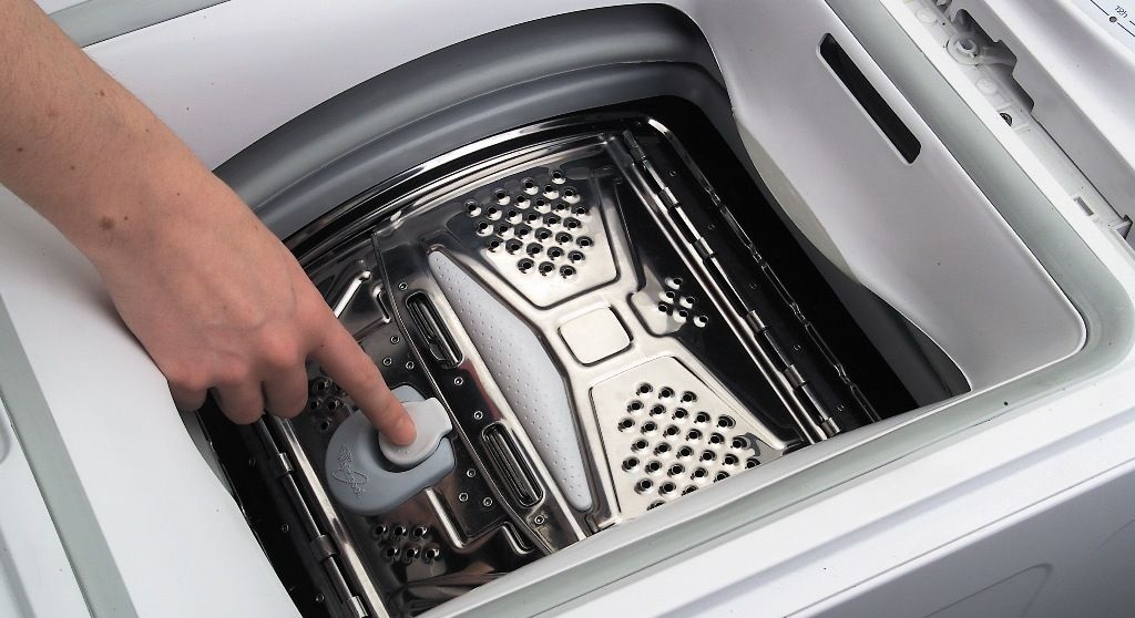 Automatické parkování usnadňuje vyjímání prádla