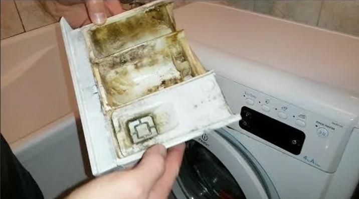 čištění zásobníku na prášek