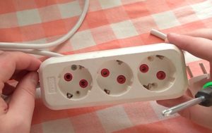 Prodlužovací kabel pračky je horký
