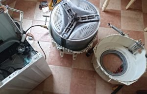 Jak vyjmout buben z pračky Electrolux?