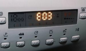 Chyba E03 v pračce Zanussi