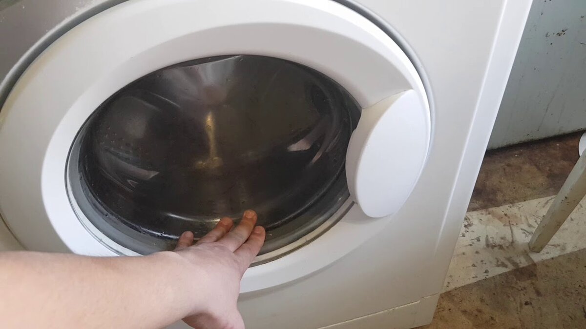 První praní provádíme bez prádla