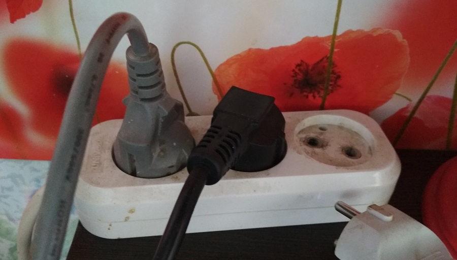 špatný čínský prodlužovací kabel