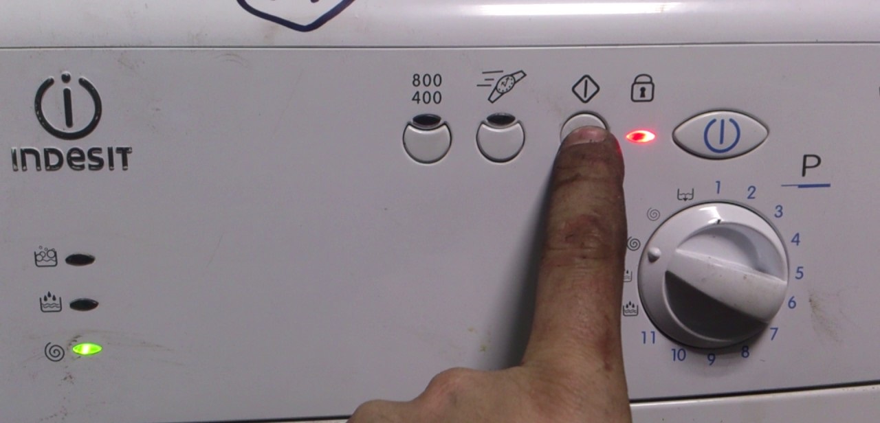 reset na strojích Indesit