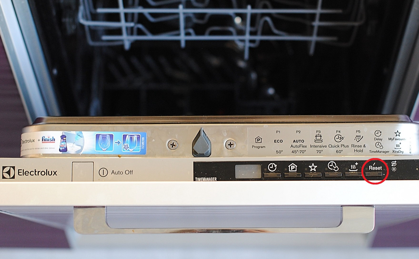 Jak resetovat program na myčce Electrolux