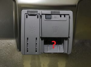 Jak mýt nádobí v myčce bez tablet