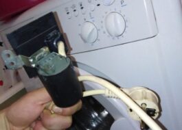 Kontrola přepěťové ochrany pračky Indesit