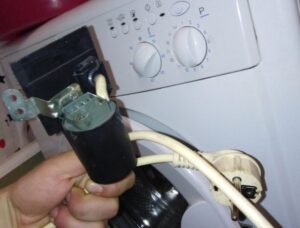 Kontrola přepěťové ochrany pračky Indesit