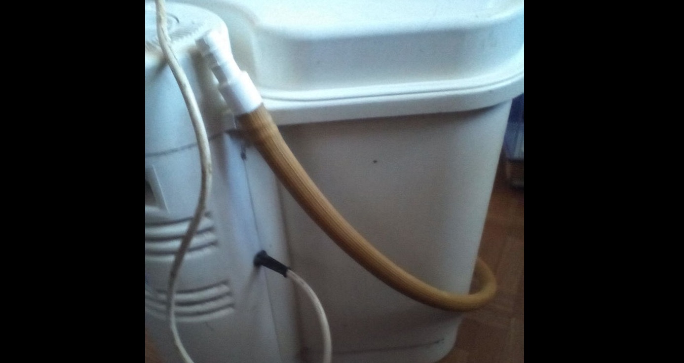 připojte hadici k Malyukově stroji