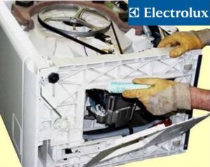 Demontáž shora plněné pračky Electrolux