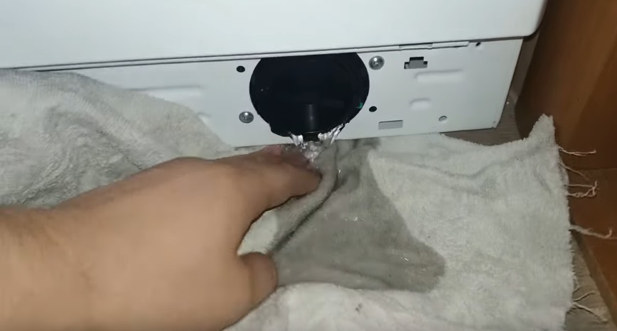 filtr pračky netěsní