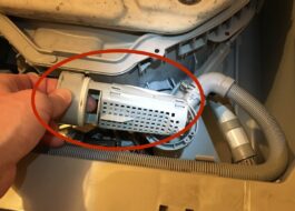 Čištění filtru pračky Electrolux s horním plněním