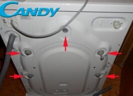 Kde jsou přepravní šrouby na pračce Candy?