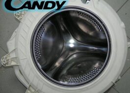 Je nádržka pračky Candy skládací?